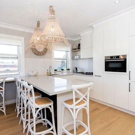 Bondi Breeze-Hosted By:L'Abode Accommodation Sydney Luaran gambar